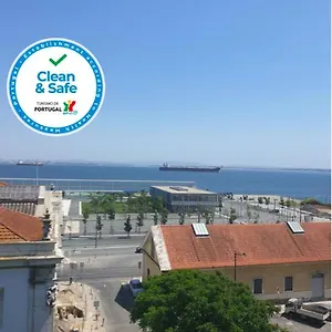 alfama-apartments-services.hotels-lisbon-portugal.com/